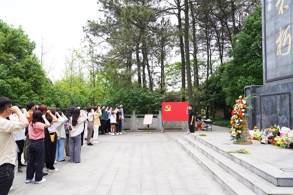 重温入党誓词庄严宣誓 重温入党誓词庄严宣誓